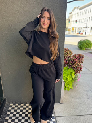 Black-Out Cropped Crew