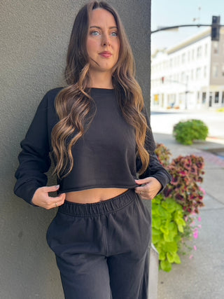 Black-Out Cropped Crew